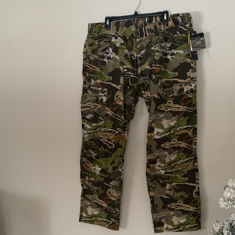 Under Armour Camo Pants. Size : 40/34. NWT